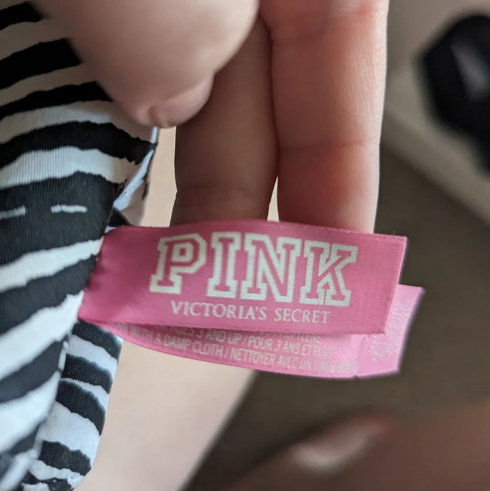 PINK Victoria Secret Dogs - Picture 3 of 3